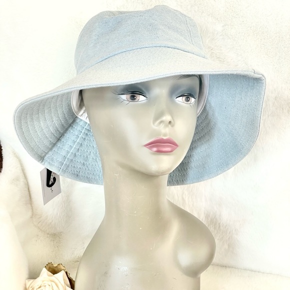 New with tags BUCKET HAT  light blue denim with a DAISY (white with yellow) - Picture 2 of 5